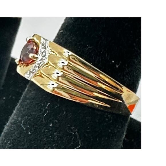 10K Yellow Gold Mens Ring with Diamond chips / Garnet Size 11 - Picture 3 of 5